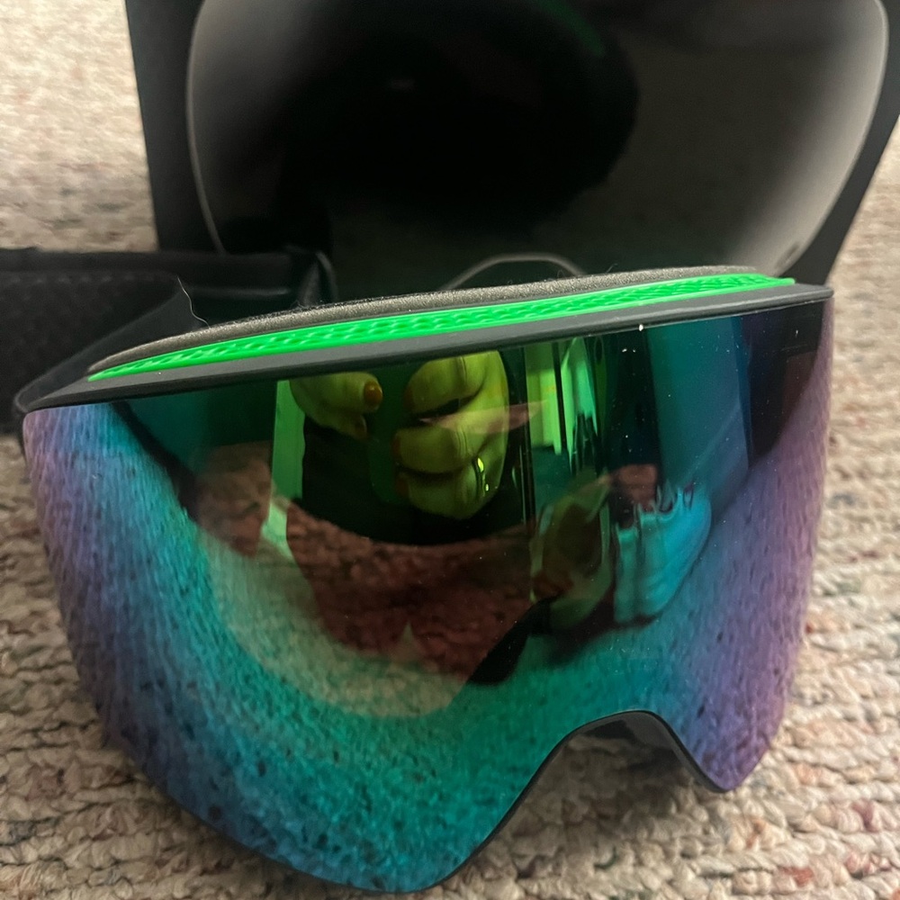 Dragon alliance x2 green used once pretty much brand new!